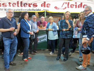 L’alcalde de Lleida i diversos regidors han visitat les entitats que tenen el seu espai en la revetlla dels Camps Elisis aquset diumenge.