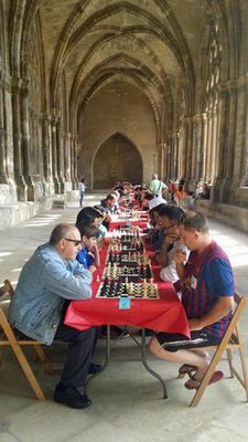 El claustre de la Seu Vella ha acollit el torneig d'escacs de la festa major.