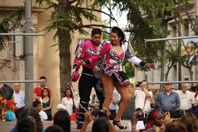 Festival de balls tradicionals organitzat pel Fòrum Ciutadà per la Cohesió Social, Mirades del Sud - Ajuntament de Lleida.