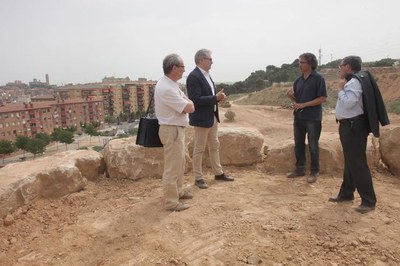 L'alcalde, Àngel Ros, juntament amb el tinent d'alcalde i regidor d' Urbanisme Fèlix Larrosa i l'arquitecte Toni Gironés han visitat les obres de la ….