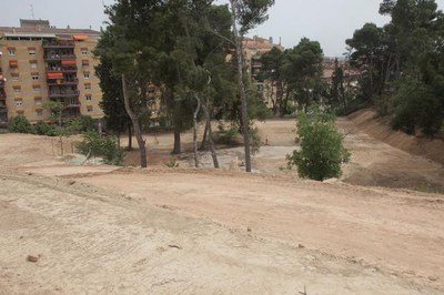 Les antigues piscines de la caserna de suboficials seran tres basses de fauna flora i en l'antic espai de la cisterna hi haurà un sorral de sauló amb….