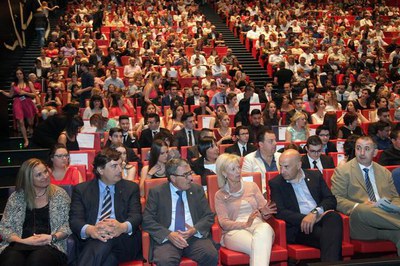 Àngel Ros, amb el tinent d'alcalde Peris i la directora d'Ilerna, Maite Llorens.