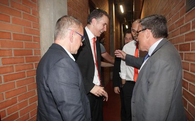 Àngel Ros ha felicitat Joaquin Prado per la gran temporada de l'Actel Força Lleida.