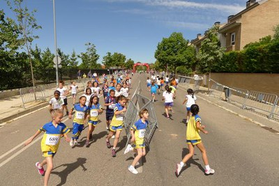 Més de 750 participants de 25 centres escolars de Lleida han competit a les curses de la Milla Urbana Escolar.