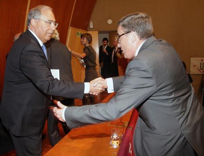 L'alcalde Àngel Ros ha felicitat el rector de la UdL Roberto Fernàndez..