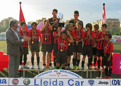 L'alcalde Ros ha participat en el lliurament de premis del torneig. A la foto, el 2n classificat, el Reus.