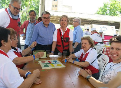 Ros i Larrossa han passejat pel recinte de l'Aplec i han saludat els collistes.