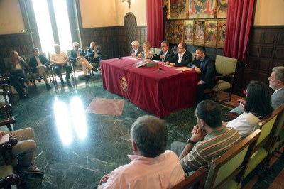 Avui s’ha presentat a la Paeria el dossier que s’enviarà a Madrid i que competirà en la categoria de Paisatge Cultural amb aproximació a Paisatge Urb….