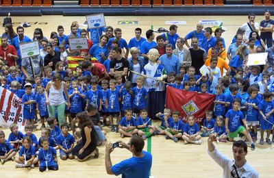 Lleida ha acollit la 15a festa-torneig d'hoquei Joan Petit en favor dels nens amb càncer.