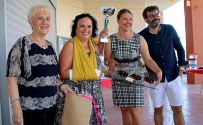 Dolors Arderiu ha lliura els premis del concurs de pastissos, que ha estat per a Pili Valverde.