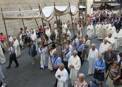 Aquesta tarda s'ha fet a la Catedral Nova la missa de Corpus i la processó, amb la Santa Custòdia.