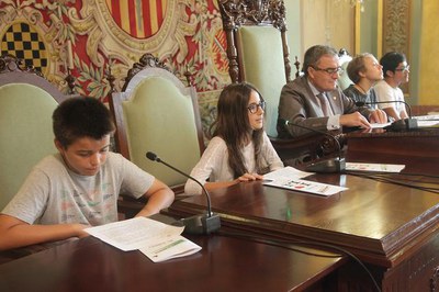 Audiència anual als nois i noies que formen part del Plenari dels Infants, que integra en aquesta edició a 32 centres educatius i uns 1.500 joves de ….