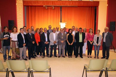 L'alcalde i regidors de la Paeria amb el president de la Junta i els vocals de l'EMD de Sucs..