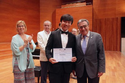 L'alcalde Àngel Ros ha lliurat el Premi al Guanyador del Concurs Internacional de Piano Ricard Viñes 2015, Ren Ziming..