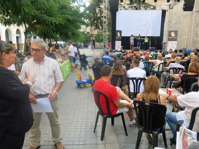Cinemón ha ofert aquset diumenge a la tarda màgia, música i cinema.