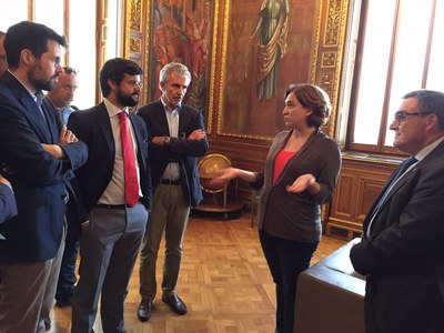 L'alcalde ha assistit al ple on s'ha aprovat la comissió per estudiar els JJOO d'Hivern i ha saludat l'alcaldessa de Barcelona, Ada Colau..