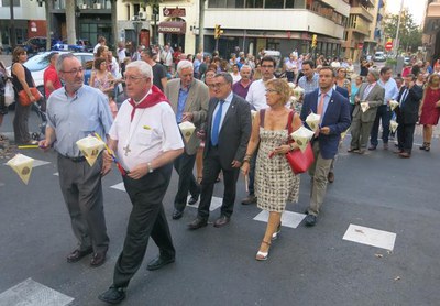 L'alcalde de Lleida, amb diversos regidors, en la romeria dels fanalets de Sant Jaume.