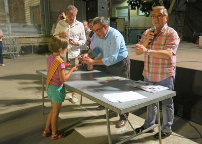 L'alcalde Ros ha participat en el lliurament de premis als guanyadors dels concurso que s'han fet durant les festes de l'AV de Jaume I.