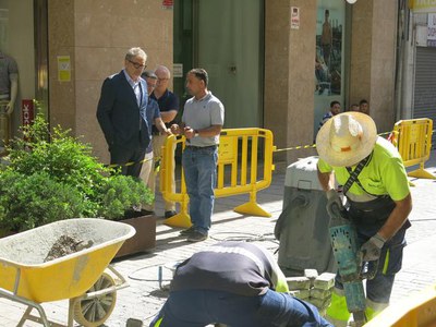 Obres al carrer Democràcia 3.