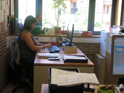 Els i les professionals de serveis socials de la Paeria atenen les persones que ho necessiten i gestionen els ajuts.