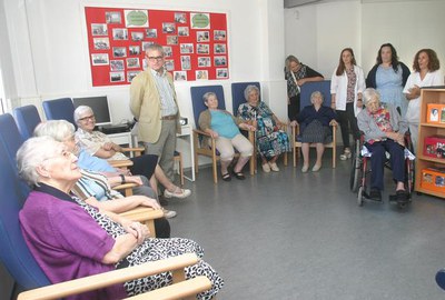 La Paeria ofereix programes d’estimulació física, cognitiva i sensorial, activitats d’animació, tractaments individualitzats de fisioteràpia i sortid….