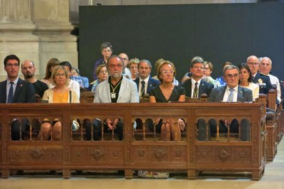 es autoritats locals, en l'eucaristia celebrada a la Catedral Nova per acomiadar Mons. Joan Piris.
