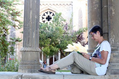 Una de les lectores que avui s'ha atansat a la Seu Vella..