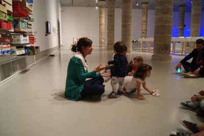 El servei educatiu del Centre d’Art la Panera ha organitzat un taller en què les famílies participants han descobert noves maneres de relacionar-se a….