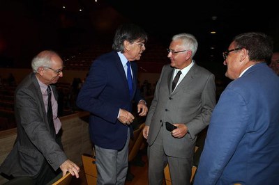 Àngel Ros, amb el conseller Mascarell i Josep M. Flotats, en l'acte commemoratiu de Pagès Editors pel seu 25è aniversari.