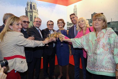 Visita a l'estand de la Paeria, dedicat a la Seu Vella..