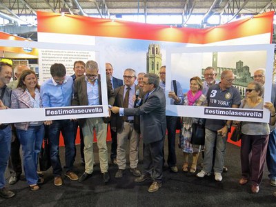 Els representants de l'Horta i de les entitats veïnals, a l'estand de Paeria, a la Fira de Sant Miquel.