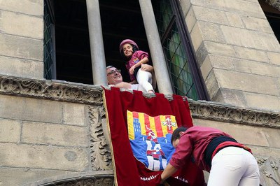 El pilar al balcó dels Castellers de Lleida, colofó de la diada de Sant Miquel..