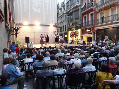 Un moment de l'espectacle de Dansa Catalana, a la plaça de la Paeria..