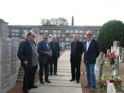 L'alcalde de Lleida, el Bisbe de Lleida, Mons.Salvador Giménez, acompanyats del Tinent d'alcalde, el Doctor Xavier Rodamilans, i de Mossèn Ezquerra..