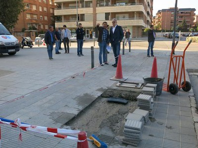 Prop d’una vintena d’operaris realitzaran a partir d’avui tasques de neteja en carrers i places, embornals, contenidors i mobiliari.