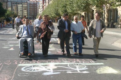 L'alcalde i els regidors, a la Rambla d'Aragó.