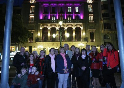 La regidora delegada de Polítiques d'Igualtat Sara Mestres, juntament amb membres de l'AECC a Lleida, voluntaris i membres d'Adima han assistit a l'e….