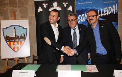 El Lleida Esportiu, amb el Turó de la Seu Vella.