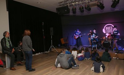 El grup Blue Rain, moments abans del concert amb motiu dels 10 anys dels Bucs d'assaig El Mercat.