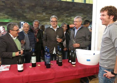 El paer en cap ha visitat els cellers i els restauradors que participen en la 7a Festa del Vi de Lleida.