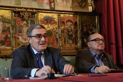 Àngel Ros, amb Francesc Sapena, en un moment de la seva intervenció..