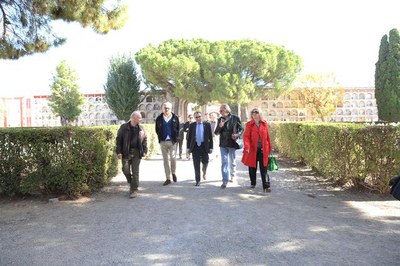 Recorregut pel recinte del cementiri, on s'han visitat les obres realitzades recentment.