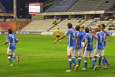 Celebració del segon gol del Lleida Esportiu contra el Badalona, al Camp d'Esports.