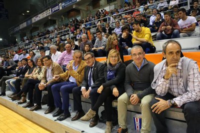 El paer en cap ha felicitat l'equip per la primera victòria de la temporada, aconseguida contra el Prat.