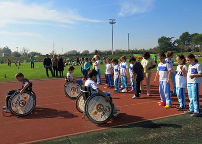 La jornada de Miniatletisme obre el curs 2015-2016 de les Escoles esportives municipals.
