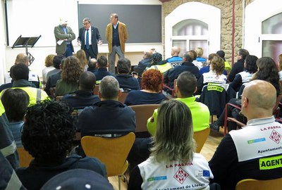 L'alcalde Ros ha explicat que en el programa Treball i Formació es dóna prioritat a les persones de més de 45 anys.