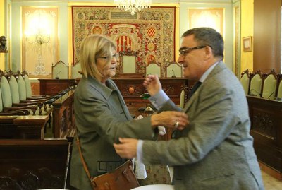 Salutació a Isabel Granados..