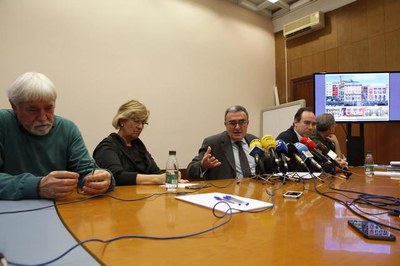 L'alcalde ha presidit la presentació del projecte del nou Morera juntament amb l'equip director..