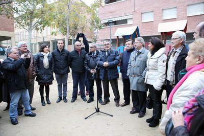 La plaça està situada al barri de Balàfia.