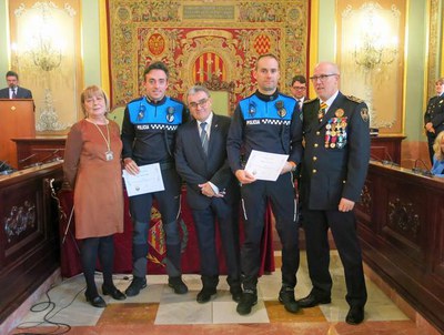 Distinció de felicitació per als agents per l'auxili prestat a un ciutadà que va caure al riu a la zona de la Mitjana a causa d'una indisposició.